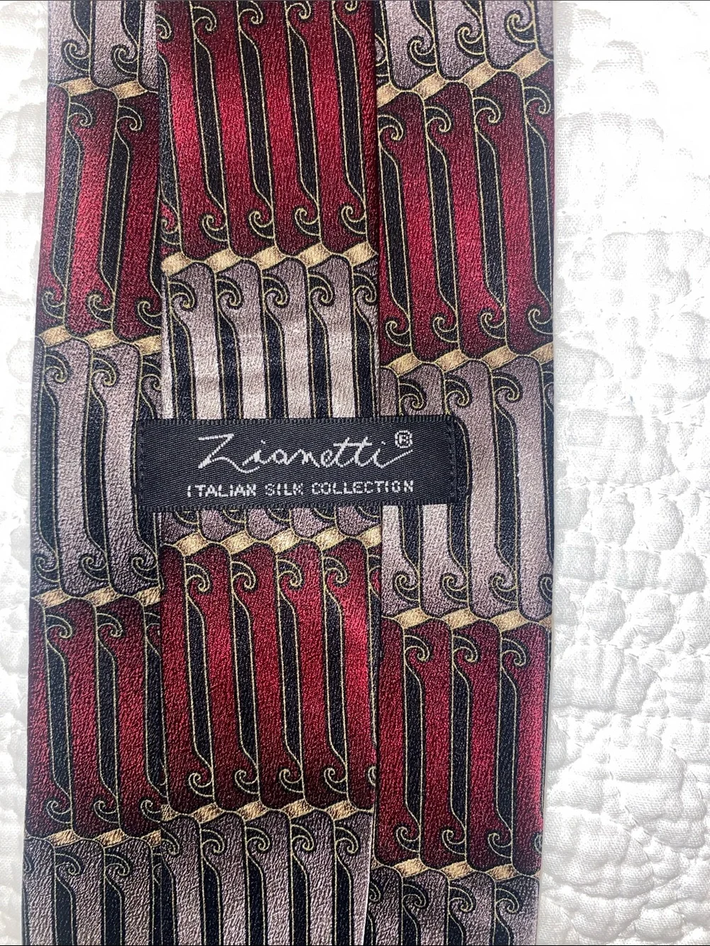 Zianetti Italian Silk Collection Classic Men's Red and Black Patterned Silk Tie